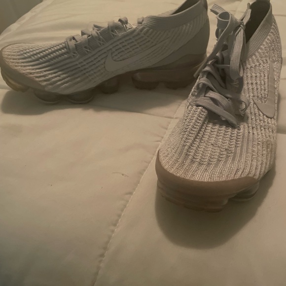Vapormax Flyknits size 9 womens - Picture 7 of 13
